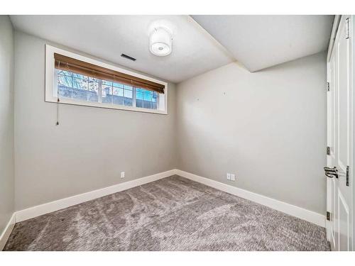 427 36 Avenue Nw, Calgary, AB - Indoor Photo Showing Other Room