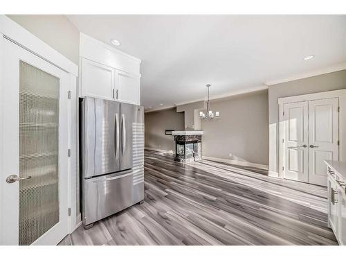 427 36 Avenue Nw, Calgary, AB - Indoor Photo Showing Kitchen