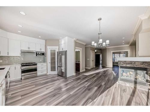 427 36 Avenue Nw, Calgary, AB - Indoor Photo Showing Kitchen With Upgraded Kitchen