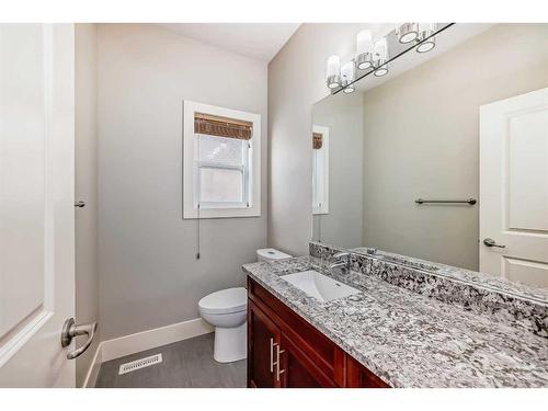 427 36 Avenue Nw, Calgary, AB - Indoor Photo Showing Bathroom