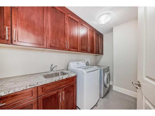 427 36 Avenue Nw, Calgary, AB - Indoor Photo Showing Laundry Room