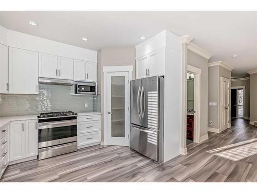 427 36 Avenue Nw, Calgary, AB - Indoor Photo Showing Kitchen With Upgraded Kitchen