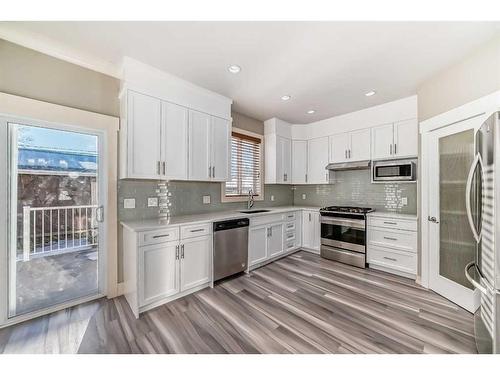 427 36 Avenue Nw, Calgary, AB - Indoor Photo Showing Kitchen With Upgraded Kitchen