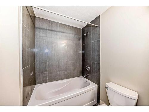 427 36 Avenue Nw, Calgary, AB - Indoor Photo Showing Bathroom