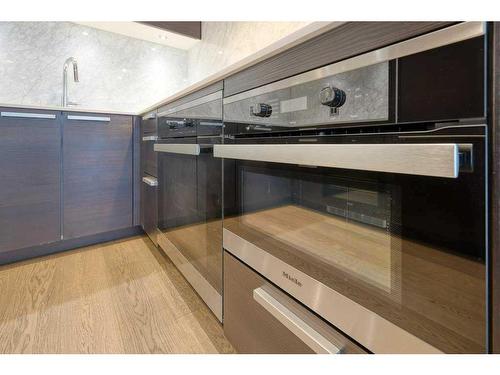 605-738 1 Avenue Sw, Calgary, AB - Indoor Photo Showing Kitchen