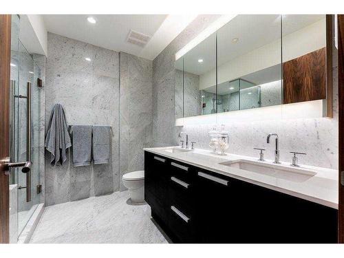 605-738 1 Avenue Sw, Calgary, AB - Indoor Photo Showing Bathroom