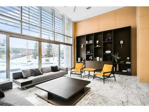 605-738 1 Avenue Sw, Calgary, AB - Indoor Photo Showing Living Room