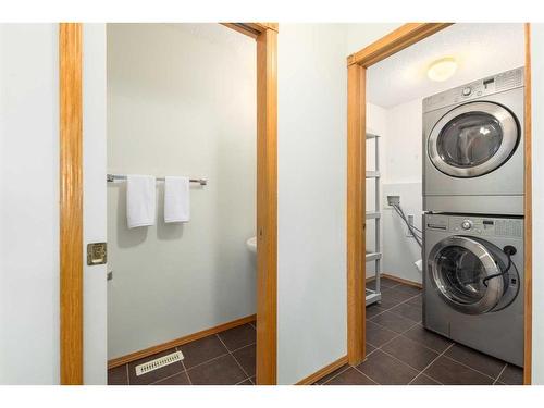 224 Tuscarora Heights Nw, Calgary, AB - Indoor Photo Showing Laundry Room