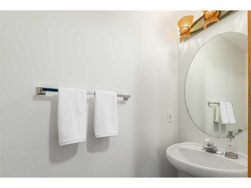 224 Tuscarora Heights Nw, Calgary, AB - Indoor Photo Showing Bathroom