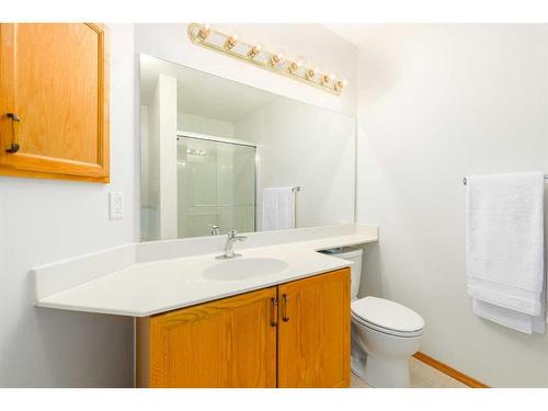 224 Tuscarora Heights Nw, Calgary, AB - Indoor Photo Showing Bathroom