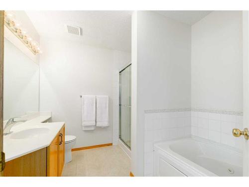 224 Tuscarora Heights Nw, Calgary, AB - Indoor Photo Showing Bathroom