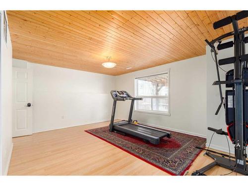 224 Tuscarora Heights Nw, Calgary, AB - Indoor Photo Showing Gym Room