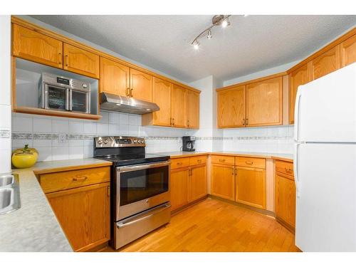 224 Tuscarora Heights Nw, Calgary, AB - Indoor Photo Showing Kitchen