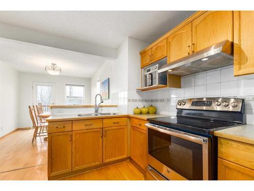 224 Tuscarora Heights Nw, Calgary, AB - Indoor Photo Showing Kitchen With Double Sink