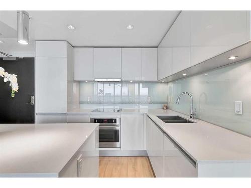 2601-1122 3 Street Se, Calgary, AB - Indoor Photo Showing Kitchen With Double Sink With Upgraded Kitchen