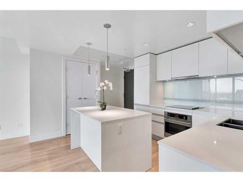 2601-1122 3 Street Se, Calgary, AB - Indoor Photo Showing Kitchen With Double Sink With Upgraded Kitchen