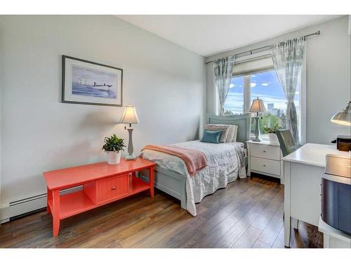 406-607 17 Avenue Nw, Calgary, AB - Indoor Photo Showing Bedroom