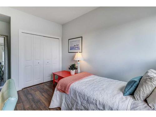 406-607 17 Avenue Nw, Calgary, AB - Indoor Photo Showing Bedroom