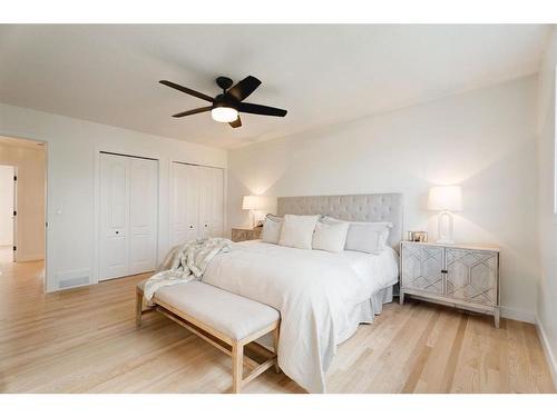 14 West Hall Place, Cochrane, AB - Indoor Photo Showing Bedroom