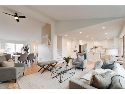 14 West Hall Place, Cochrane, AB - Indoor Photo Showing Living Room