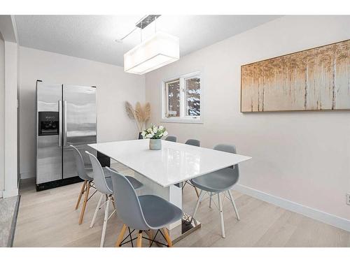 4504 14 Street Nw, Calgary, AB - Indoor Photo Showing Dining Room