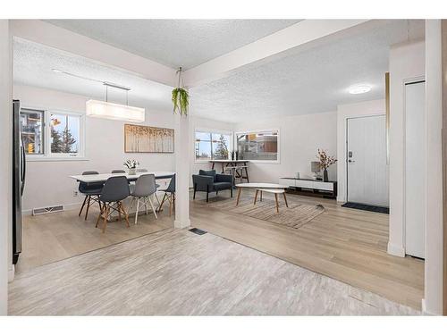 4504 14 Street Nw, Calgary, AB - Indoor Photo Showing Laundry Room