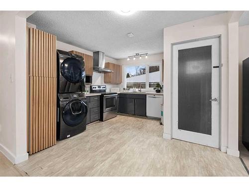 4504 14 Street Nw, Calgary, AB - Indoor Photo Showing Laundry Room