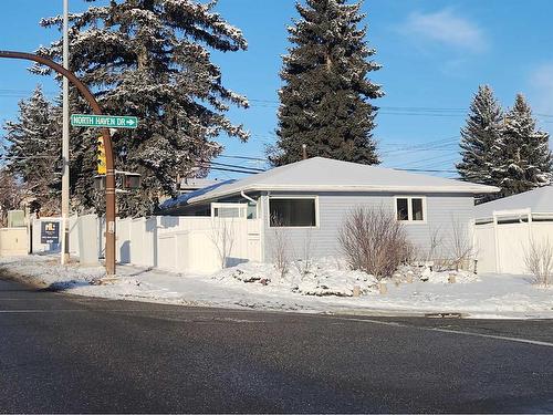 4504 14 Street Nw, Calgary, AB - Indoor Photo Showing Living Room