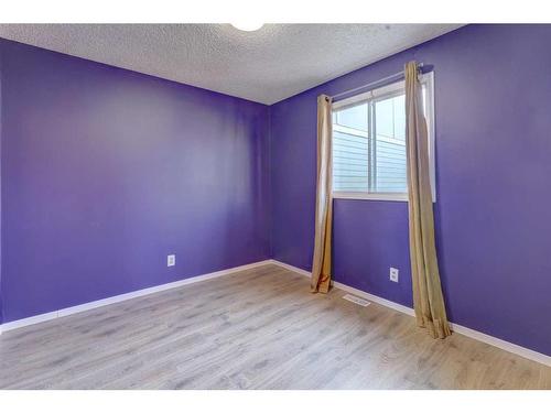 341-405 64 Avenue Ne, Calgary, AB - Indoor Photo Showing Other Room