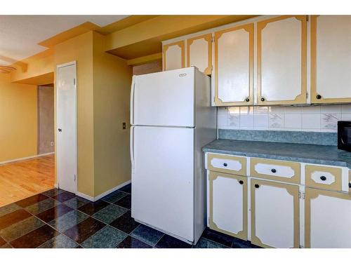 341-405 64 Avenue Ne, Calgary, AB - Indoor Photo Showing Kitchen