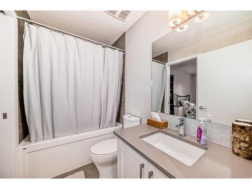 1-2420 30 Street Sw, Calgary, AB - Indoor Photo Showing Bathroom