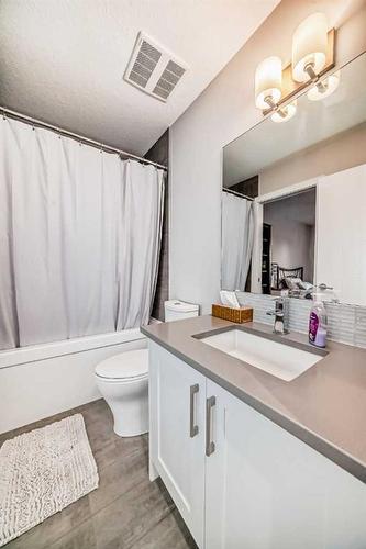 1-2420 30 Street Sw, Calgary, AB - Indoor Photo Showing Bathroom