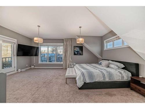 1-2420 30 Street Sw, Calgary, AB - Indoor Photo Showing Bedroom