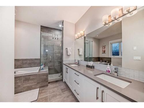 1-2420 30 Street Sw, Calgary, AB - Indoor Photo Showing Bathroom