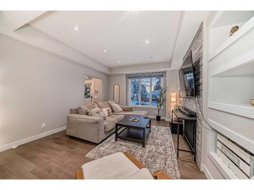 1-2420 30 Street Sw, Calgary, AB - Indoor Photo Showing Living Room