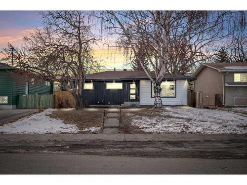 9819 2 Street Se, Calgary, AB - Outdoor