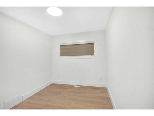 9819 2 Street Se, Calgary, AB - Indoor Photo Showing Other Room