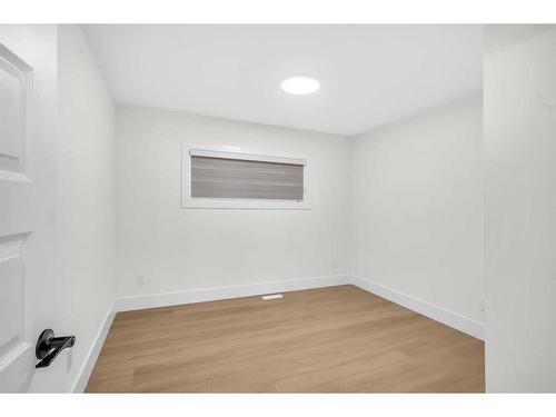 9819 2 Street Se, Calgary, AB - Indoor Photo Showing Other Room