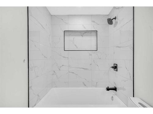 9819 2 Street Se, Calgary, AB - Indoor Photo Showing Bathroom