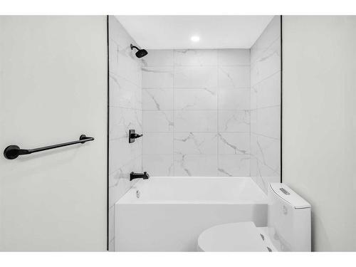 9819 2 Street Se, Calgary, AB - Indoor Photo Showing Bathroom