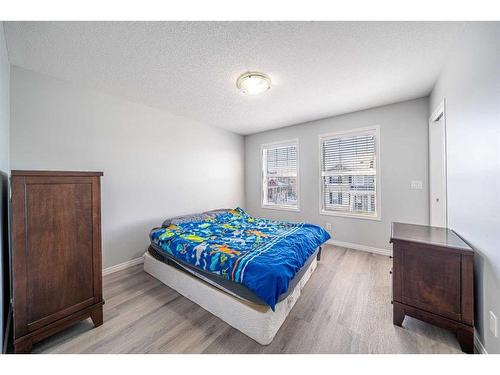 4002-1001 8 Street Nw, Airdrie, AB - Indoor Photo Showing Bedroom