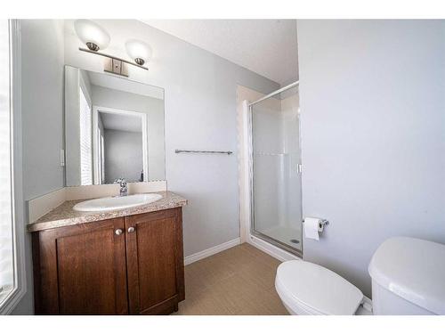 4002-1001 8 Street Nw, Airdrie, AB - Indoor Photo Showing Bathroom