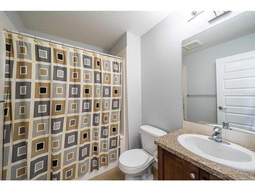 4002-1001 8 Street Nw, Airdrie, AB - Indoor Photo Showing Bathroom