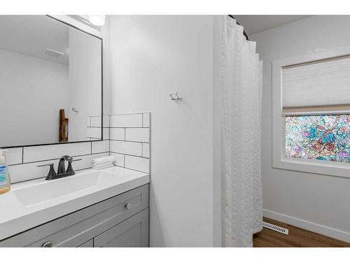 1311 Osler Street, Carstairs, AB - Indoor Photo Showing Bathroom