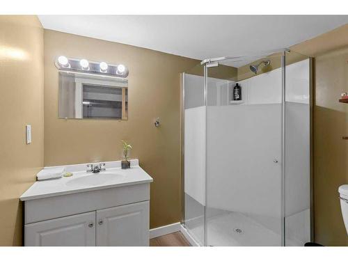 1311 Osler Street, Carstairs, AB - Indoor Photo Showing Bathroom