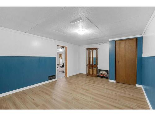 1311 Osler Street, Carstairs, AB - Indoor Photo Showing Other Room