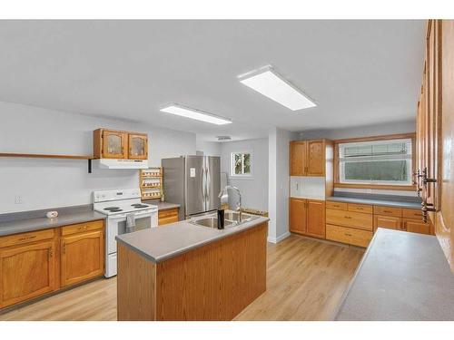 1311 Osler Street, Carstairs, AB - Indoor Photo Showing Kitchen