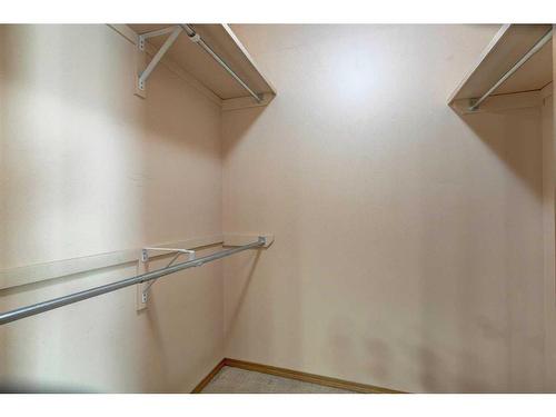 28 Hawkdale Close Nw, Calgary, AB - Indoor With Storage