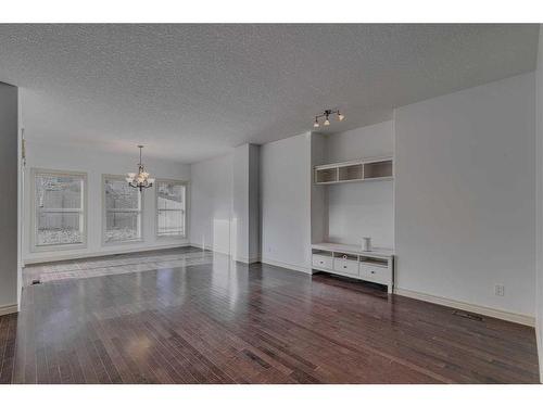 140 Kinlea Link Nw, Calgary, AB - Indoor Photo Showing Other Room