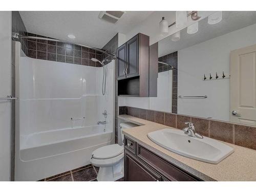 140 Kinlea Link Nw, Calgary, AB - Indoor Photo Showing Bathroom